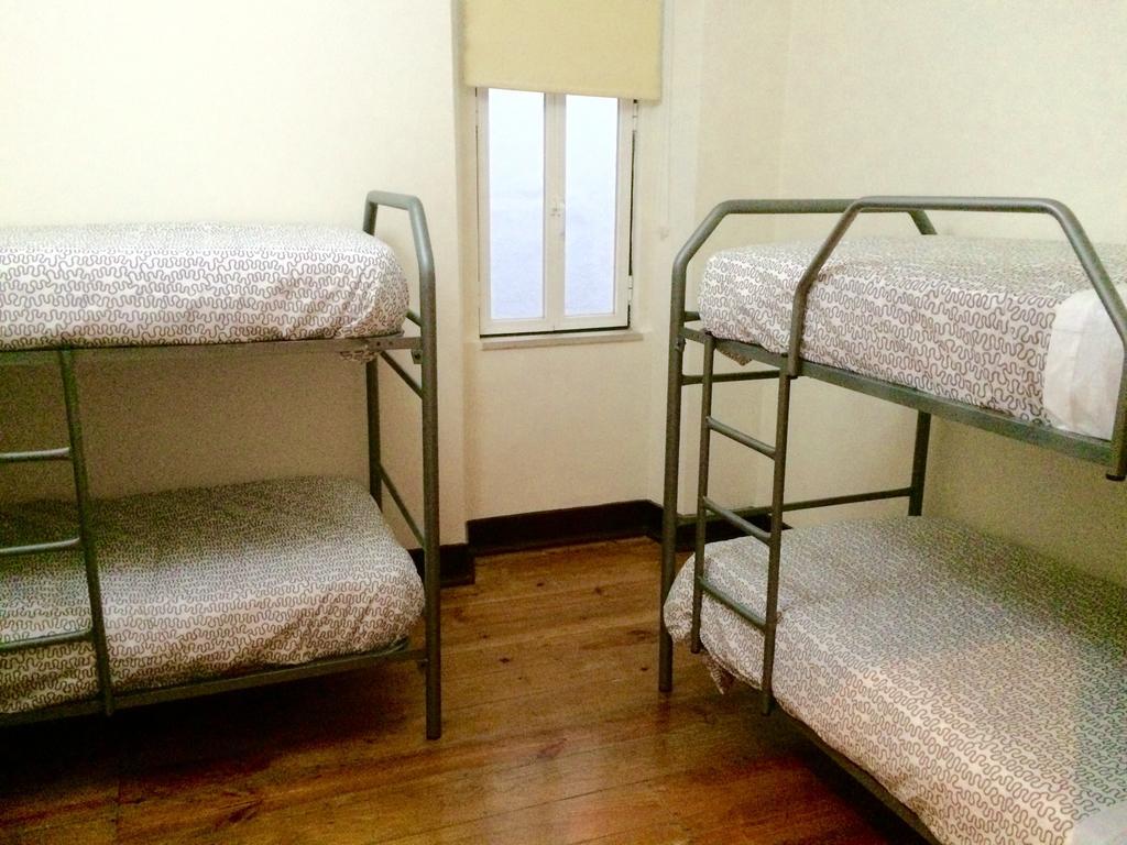 The Swallow Hostel Lisbon Room photo